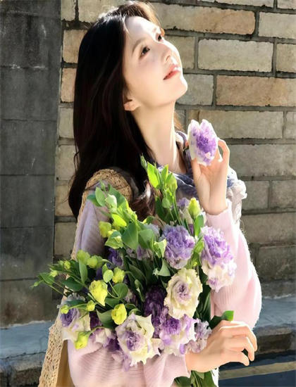 拍摄难题：女英雄们致敬的经典元素与情怀唤起——震撼心灵的视觉盛宴